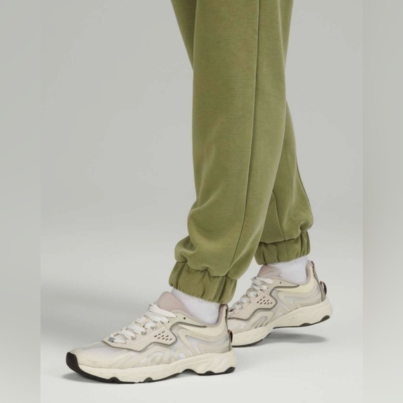 Lululemon Softstreme Relaxed High-Rise Pant - Picture 10 of 13